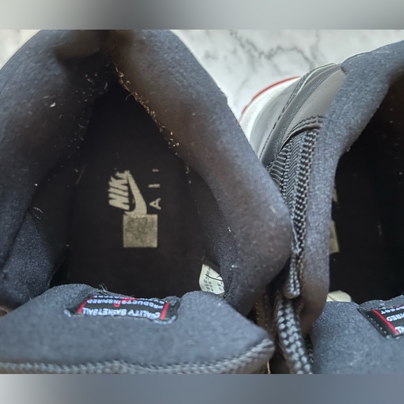 Jordan 11 Playoff Bred (2019) RARE FIND AT THIS PRICE - Picture 9 of 16